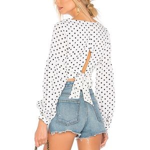 Yasmin Tie Back Crop Top in White & Black
superdown